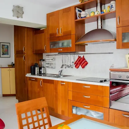 With A Parking Space - 11072