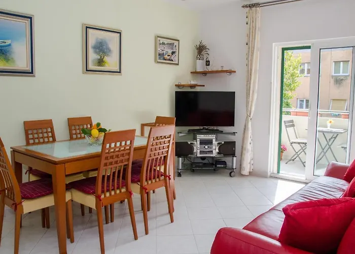 With A Parking Space - 11072 Σπλιτ