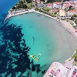 With A Parking Space - 11072 * Split