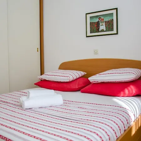 With A Parking Space - 11072